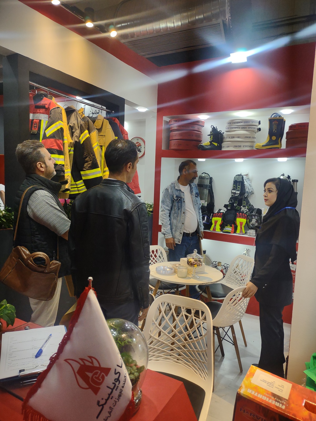 حضور بازدیدکنان از غرفه ایمن آفرینان امین مهر 1403